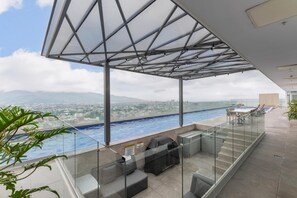 Pool - Modern Oasis iFreses, 18th floor! AC, TV and Pool (Freses)