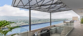 Modern Oasis iFreses, 18th floor! AC, TV and Pool