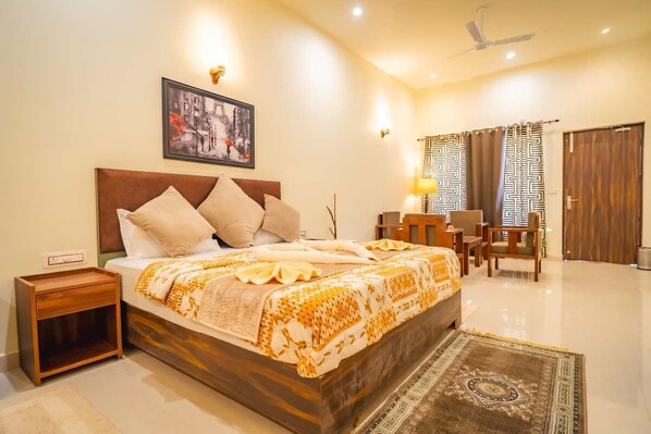 Deluxe Double Room, Mountain View | Egyptian cotton sheets, premium bedding, down comforters, pillowtop beds - Pristine Woods (Vikasnagar)