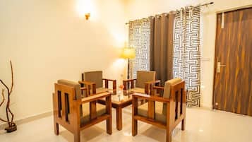 Deluxe Double Room, Mountain View | Egyptian cotton sheets, premium bedding, down comforters, pillowtop beds