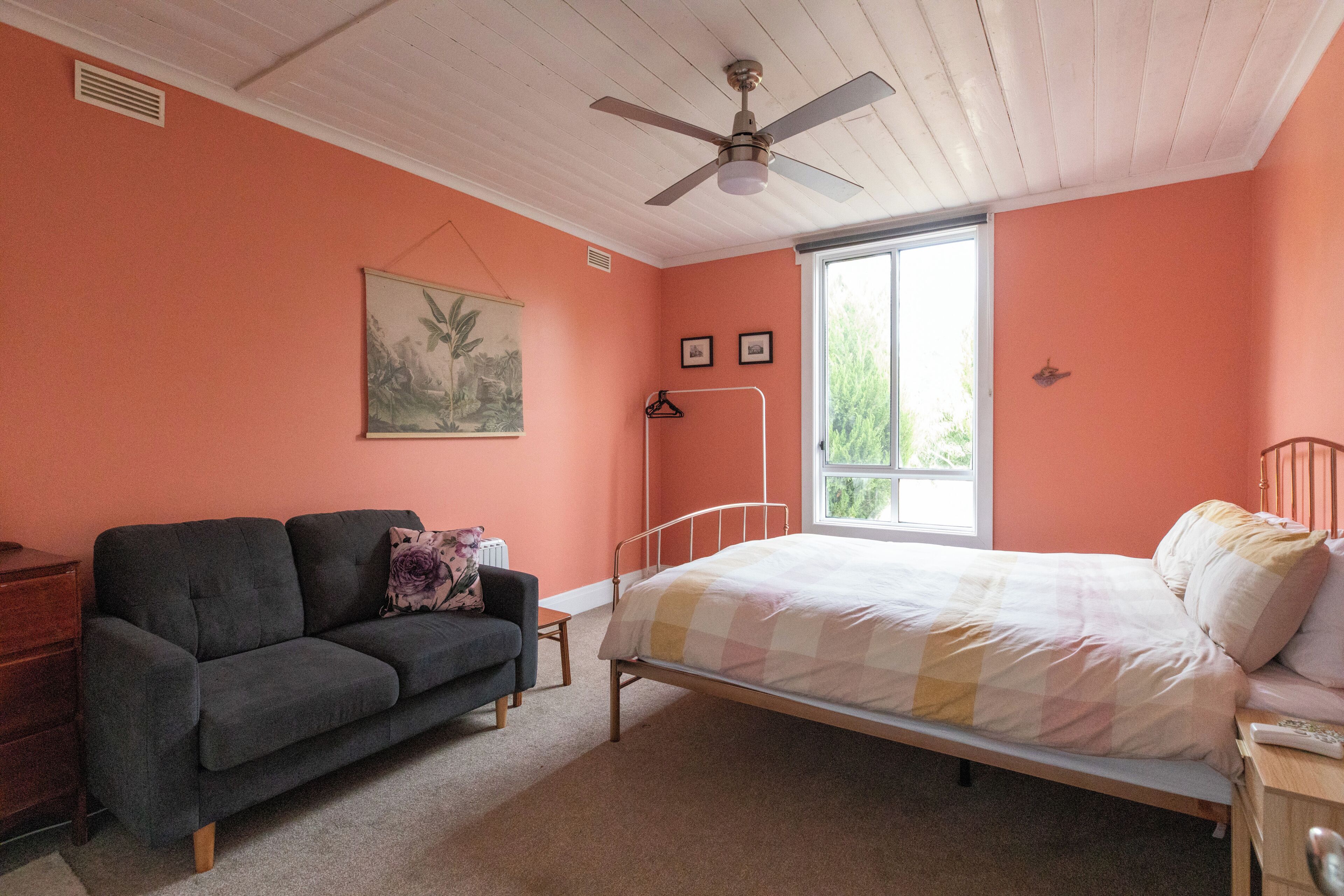 1 bedroom, travel cot, WiFi, bed sheets