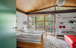 3 bedrooms, travel cot, free WiFi