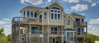 Oceanside in Whalehead with Pool, Spa, Sleeps 18!