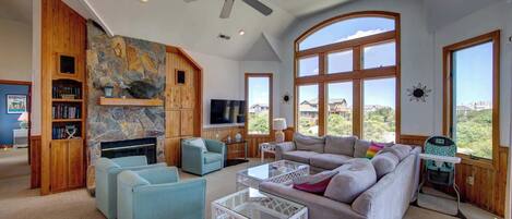 Télévision, baby-foot, espaces bureaux