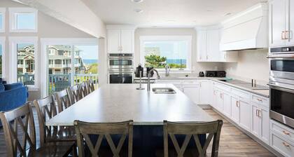 Semi-Oceanfront Retreat w/ Pool, Theater, Elevator