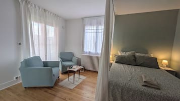 1 habitación, tabla de planchar con plancha, wifi y ropa de cama