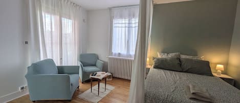 1 habitación, tabla de planchar con plancha, wifi y ropa de cama