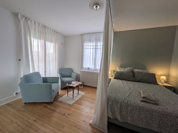 1 chambre, fer et planche à repasser, Wi-Fi, draps fournis