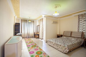 Deluxe villa, balkon, uitzicht op de stad | 3 slaapkamers, een bureau, een laptopwerkplek, gratis wifi