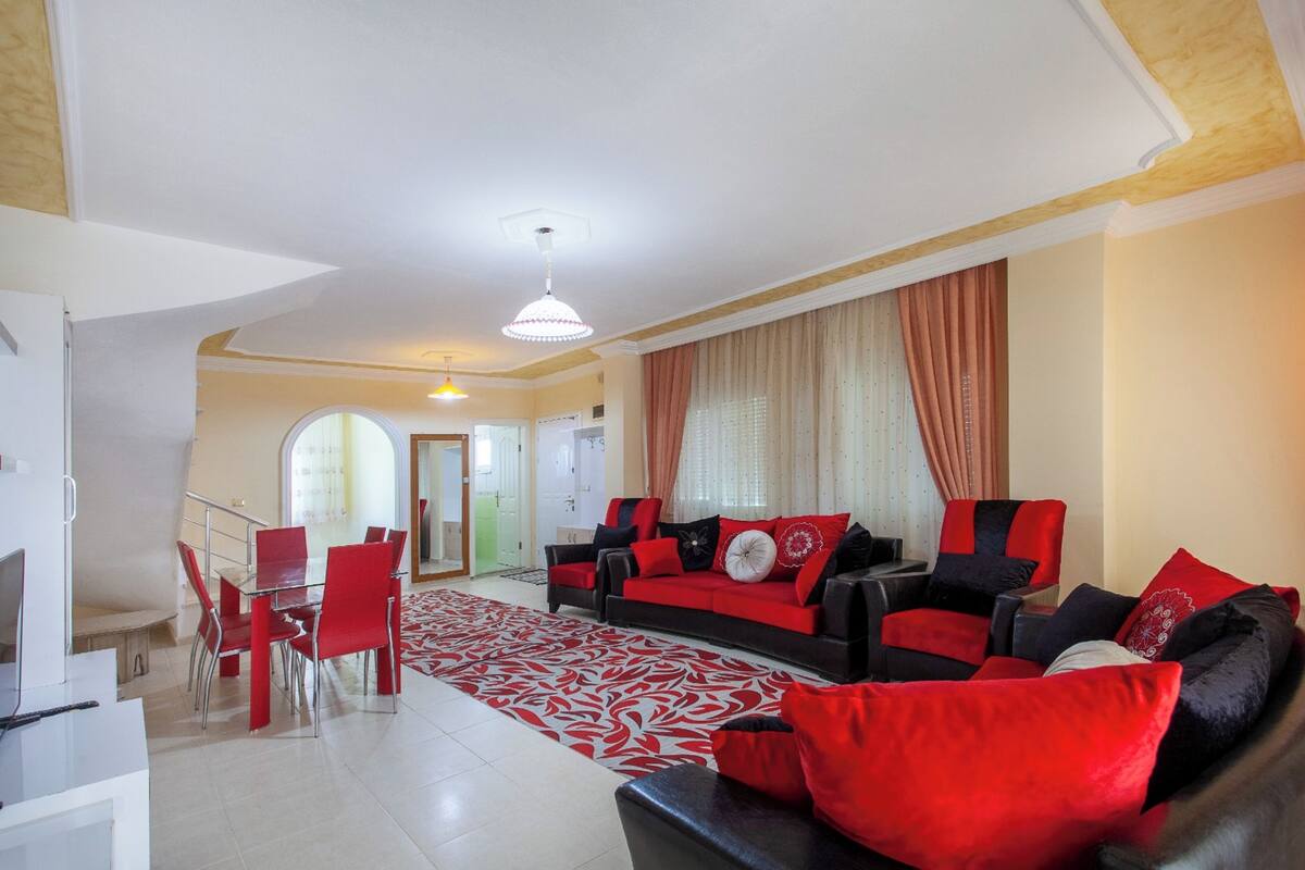 Villa Deluxe, balcone, vista città | 3 camere, una scrivania, postazione laptop, Wi-Fi gratuito