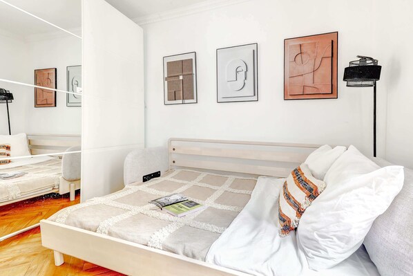 1 bedroom, desk, iron/ironing board, free WiFi