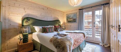 5 bedrooms, free WiFi, bed sheets