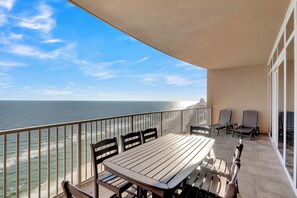 Outdoor dining - Luxury Gulf Front Condo | Lazy River! (Orange Beach)