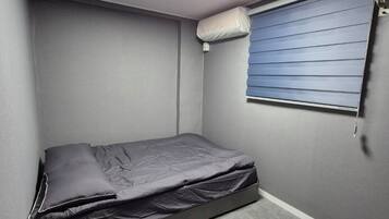 Desk, soundproofing, free WiFi, bed sheets