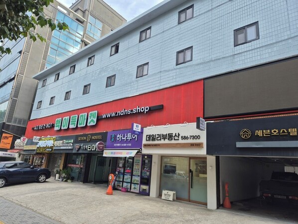 Exterior - Gangnam Seven Hostel (Seoul)