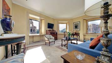 Smart TV, libros y impresora