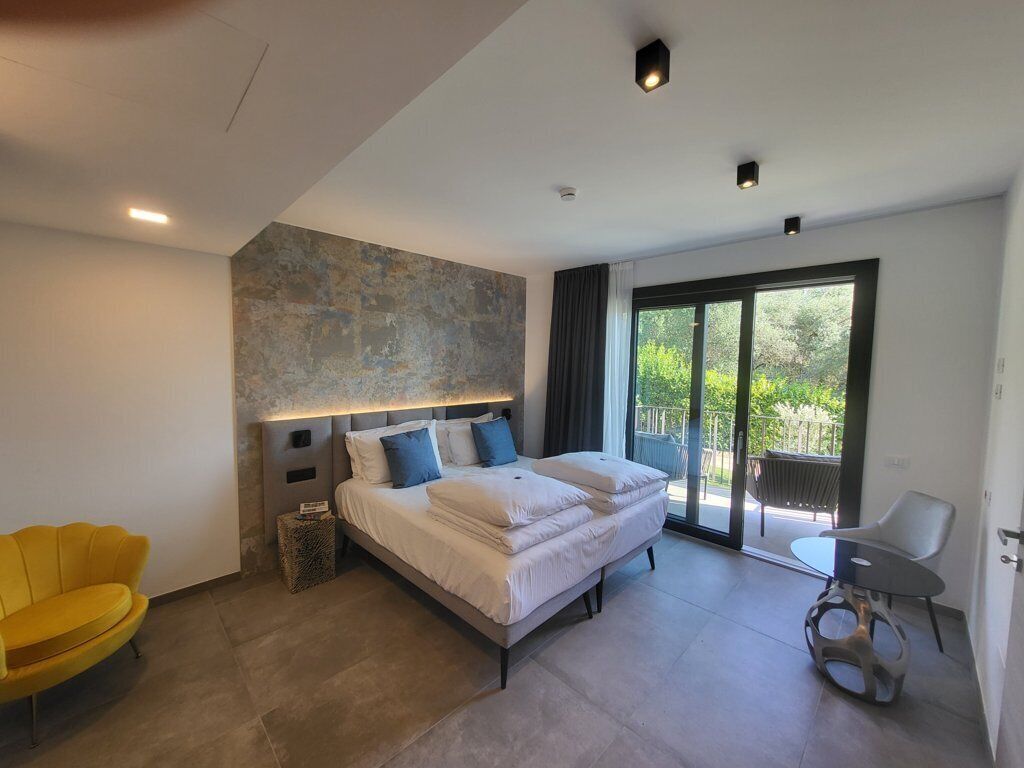 King Suite vista lago laterale e balcone | 1 camera, biancheria in cotone egiziano