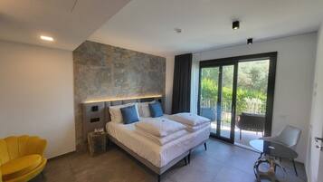 King Suite vista lago laterale e balcone | 1 camera, biancheria in cotone egiziano