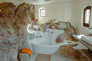 Toallas, jabón, papel de baño 
