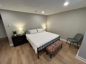 2 habitaciones, tabla de planchar con plancha, wifi y ropa de cama 