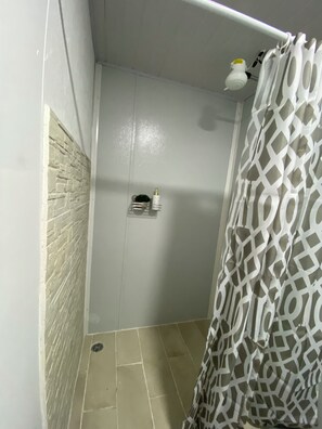 Handtücher, Seife, Shampoo, Toilettenpapier