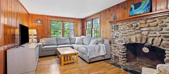 4-BR Lakeside Retreat; 4 Minutes from Okemo