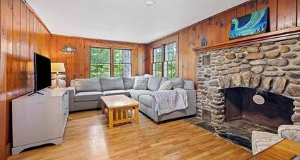 4-BR Lakeside Retreat; 4 Minutes from Okemo