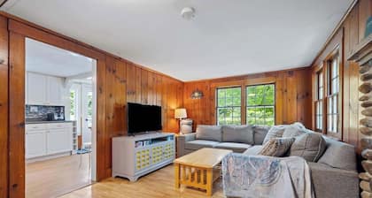 4-BR Lakeside Retreat; 4 Minutes from Okemo