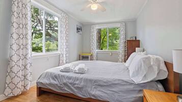 4 bedrooms, WiFi, bed sheets