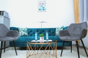 Comfort Apartment, City View | Living area | 24-inch Smart TV with digital channels - Casey's Apartments Bamburi (Mombasa)