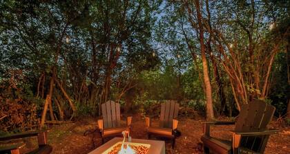 Urban Treetop Cottage - Book for Football Season and more!