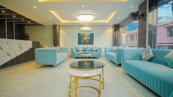 Coin salon dans le hall