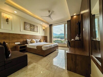 Hotel Nirvana Bliss