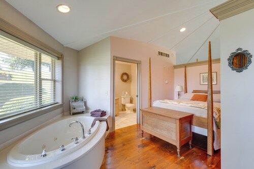 Millersburg Getaway w/ Amish Country Views!