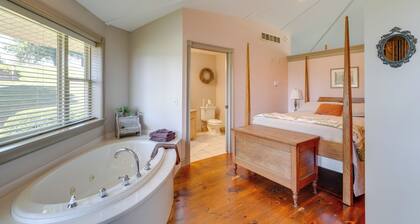 Millersburg Getaway w/ Amish Country Views!