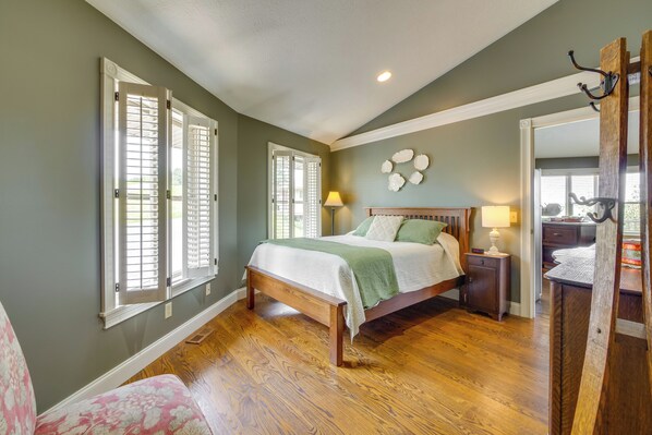 2 bedrooms, iron/ironing board, Internet, bed sheets