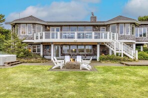 Exterior - Elk Ridge - Lux Oceanfront Family Retreat Hot Tub (Seaside)