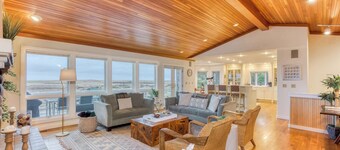 Elk Ridge - Lux Oceanfront Family Retreat Hot Tub