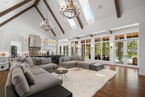 Smart TV, fireplace, table tennis, offices