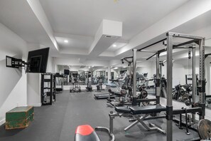 Fitness facility - Above Nashville Country Manor I Pool | Pool Table | 12 Beds I Services (Franklib)