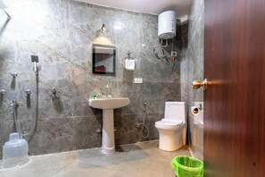 Bathroom - King's Bridge Suite & Spa (Darjeeling)
