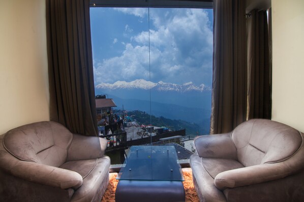 Deluxe kamer, 1 kingsize bed | Uitzicht op de bergen