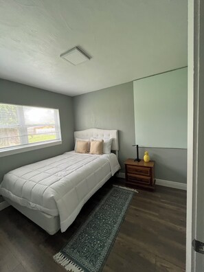 4 bedrooms, iron/ironing board, WiFi, bed sheets