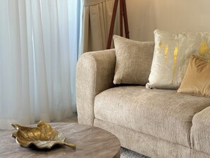 Living area - Ashri HH Luxurious Apartment in Jaddaf Binghatti Creek  (Dubai)