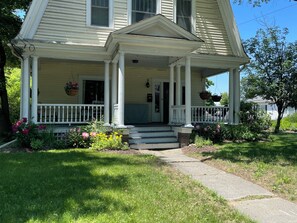 Exterior - An antique, hundred year old colonial house with beautiful architectural details (Burlington)