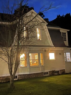 Exterior - An antique, hundred year old colonial house with beautiful architectural details (Burlington)