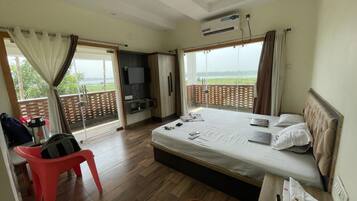 واي فاي مجانًا وملاءات أسرّة