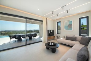 Smart TV, fireplace, video games - LeEva Oasis villa (Rethymno)