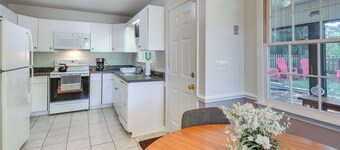 Seneca Escape w/ Screened Patio: Near Lakes!