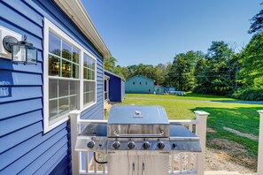 A blue house with a barbecue grill in the front yard. - 7 Mi to Kaaterskill Falls: Home w/ Mountain Views! (Palenville)